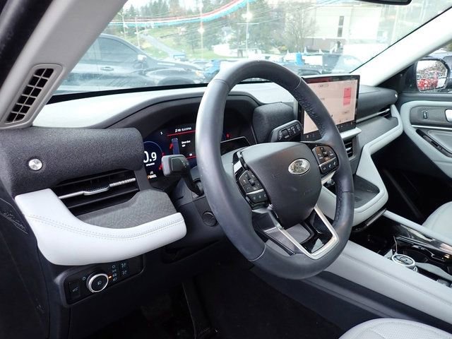 Certified 2025 Ford Explorer Platinum w/ LUX Leather Package AWD/4WD image 15