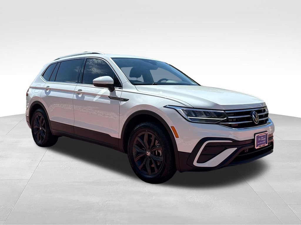 Used 2024 Volkswagen Tiguan SE w/ Panoramic Sunroof Package AWD/4WD image 1