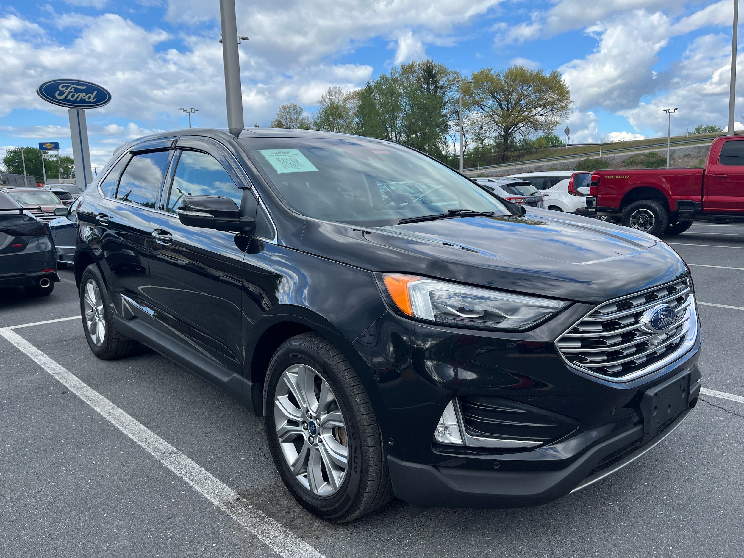 Certified 2019 Ford Edge Titanium w/ Equipment Group 301A AWD/4WD image 3