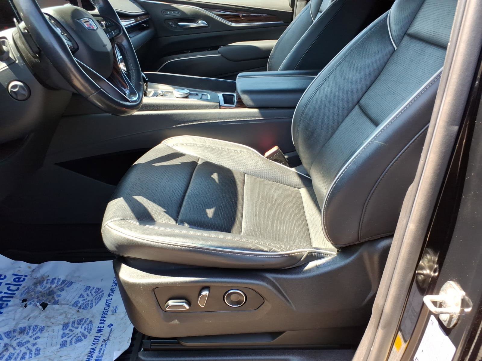 Used 2021 Cadillac Escalade Premium Luxury w/ Performance Package image 15