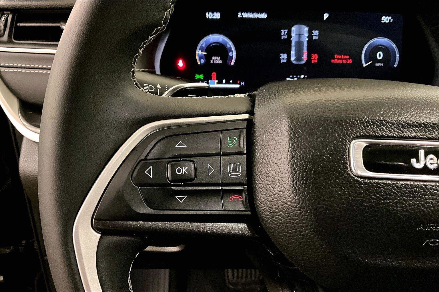 Used 2023 Jeep Grand Cherokee Laredo image 17