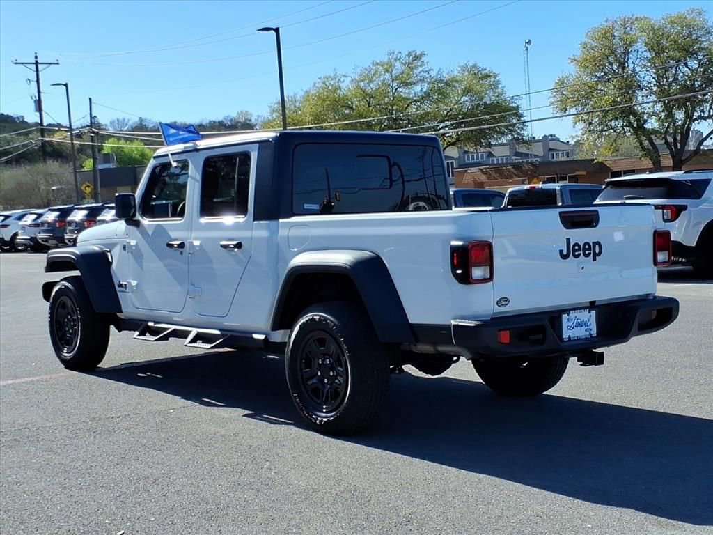 Used 2025 Jeep Gladiator Sport image 2