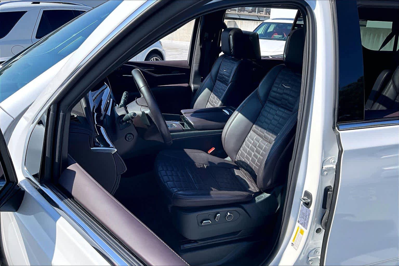 Used 2023 Cadillac Escalade ESV Premium Luxury Platinum w/ LPO, Radiant Package AWD/4WD image 7