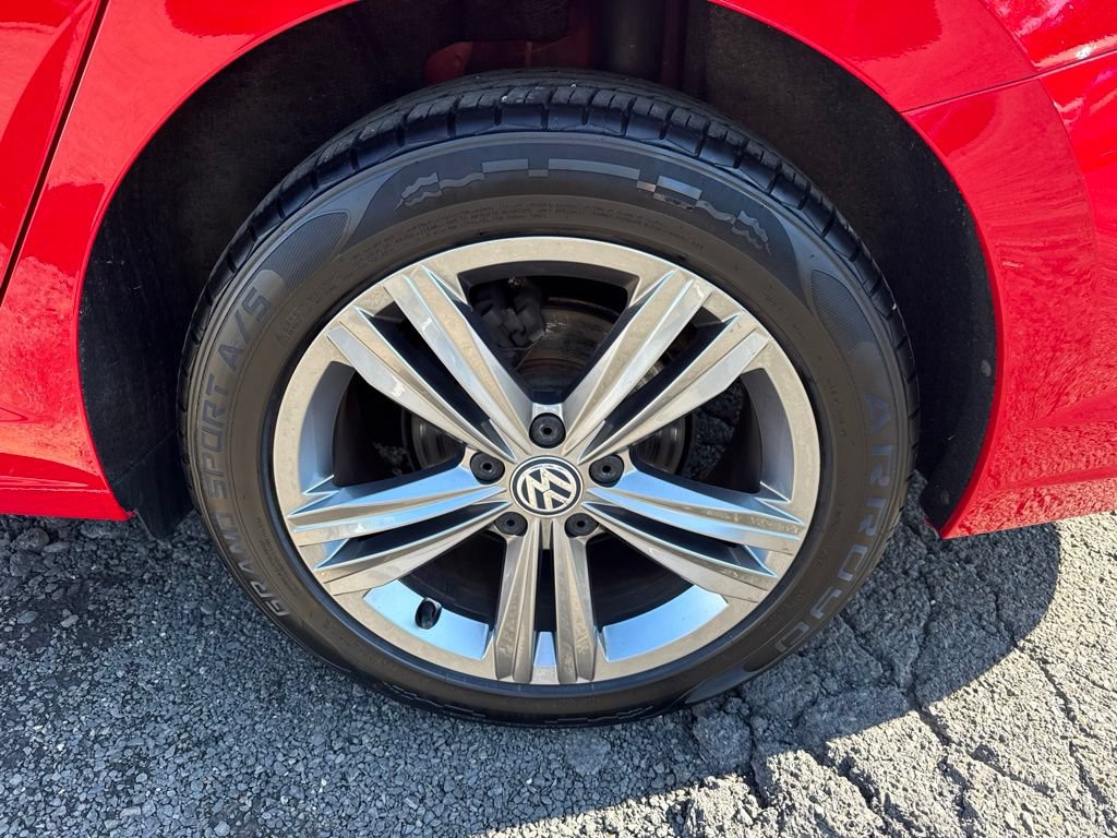 Used 2019 Volkswagen Jetta R-Line w/ R-Line Cold Weather Package FWD image 9