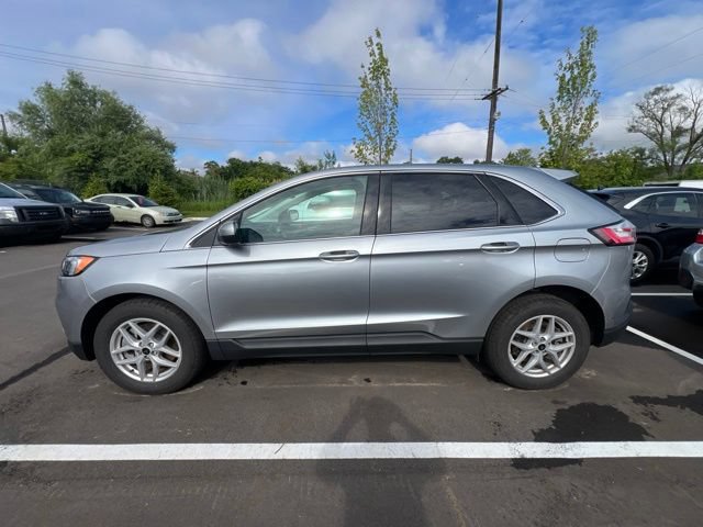 Certified 2024 Ford Edge SEL w/ Convenience Package AWD/4WD image 7