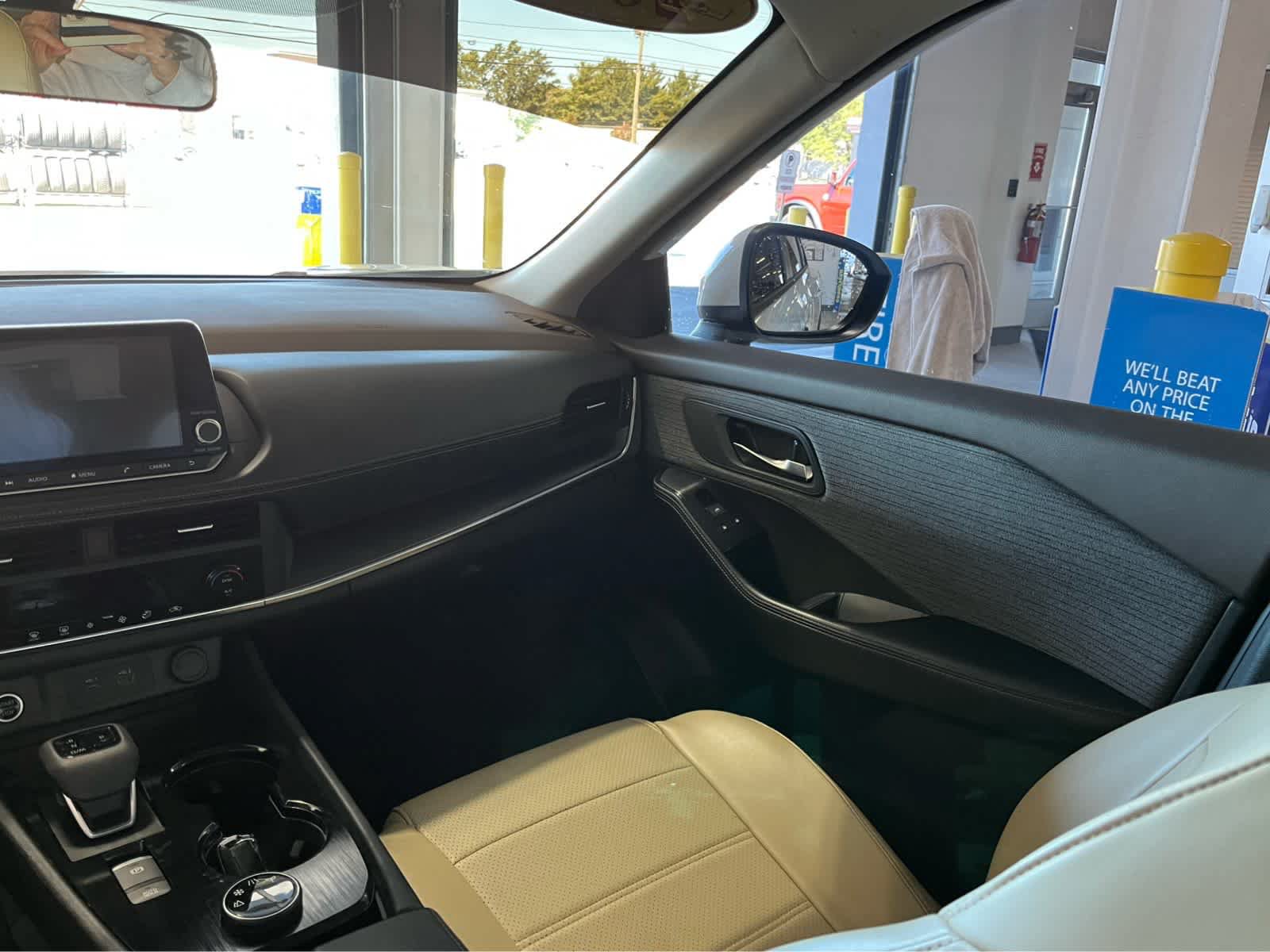 Used 2023 Nissan Rogue SV AWD/4WD image 14