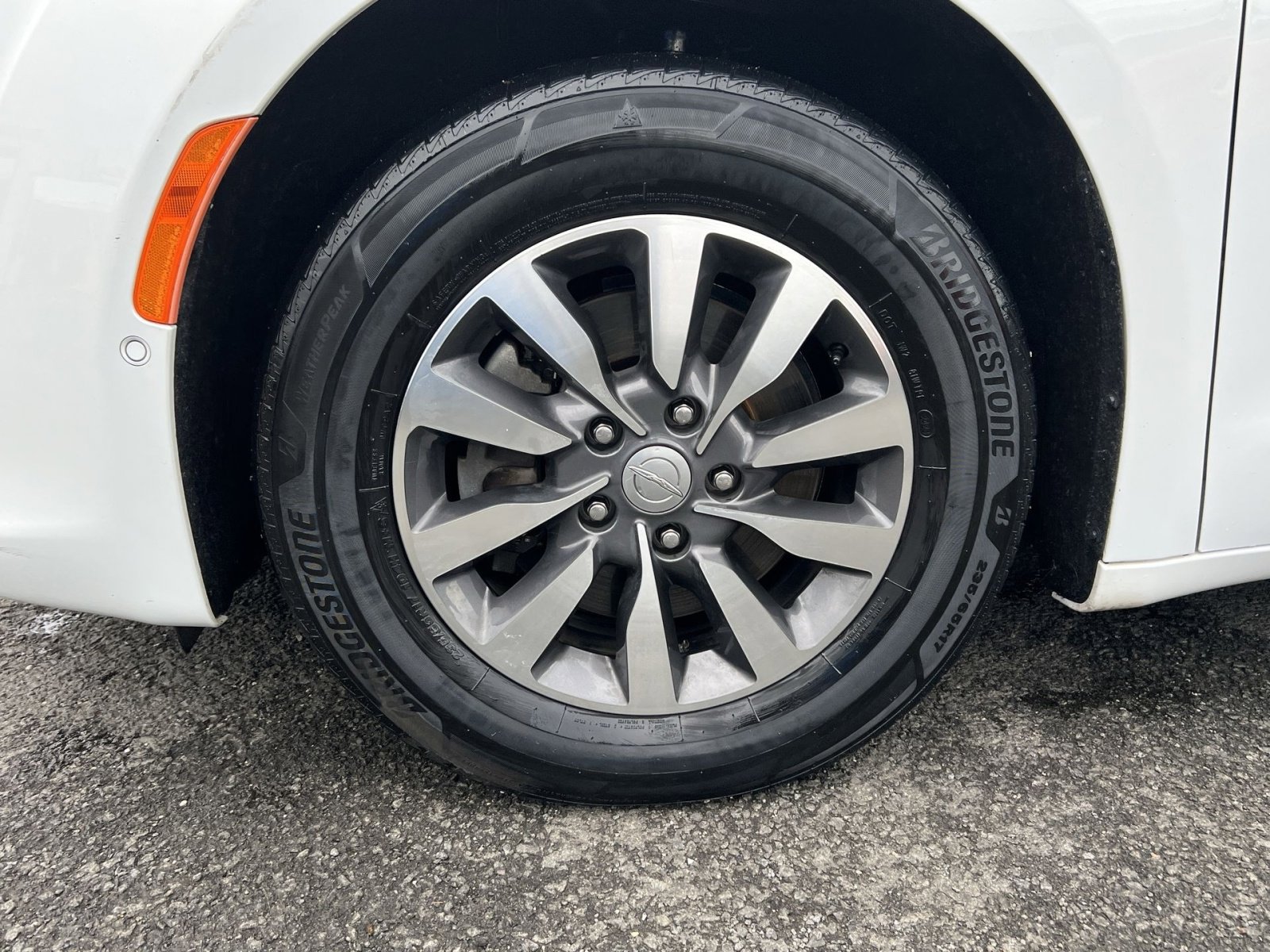 Used 2020 Chrysler Pacifica Touring-L FWD image 20