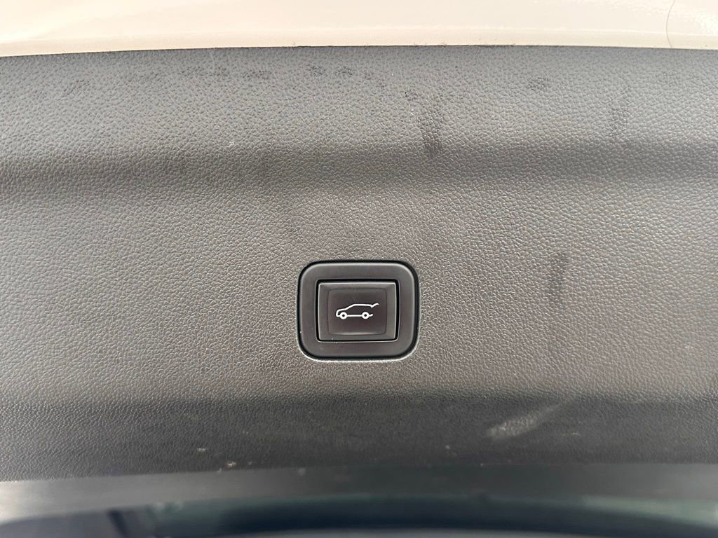 Used 2021 GMC Yukon AT4 w/ AT4 Premium Plus Package image 18