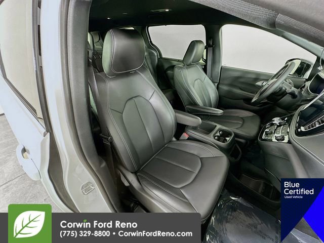 Used 2025 Chrysler Pacifica Select AWD/4WD image 31