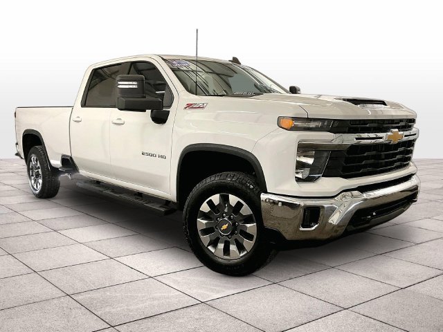 Used 2024 Chevrolet Silverado 2500 LT AWD/4WD image 2