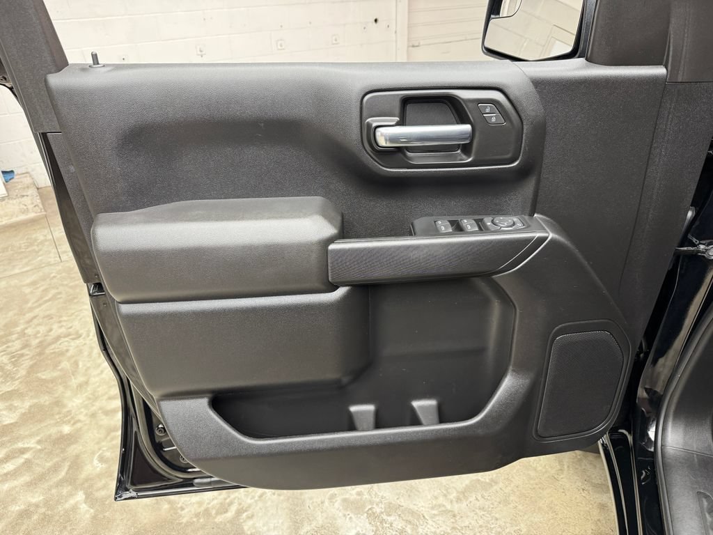 Used 2025 Chevrolet Silverado 1500 Custom w/ Turbomax Blackout Package AWD/4WD image 10