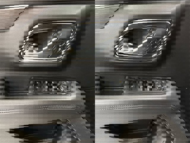 Used 2024 Chevrolet Suburban LT image 5