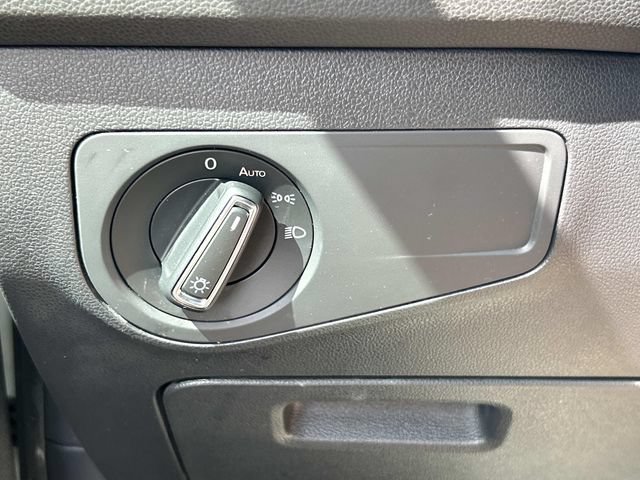 Used 2018 Volkswagen Tiguan SE FWD image 35