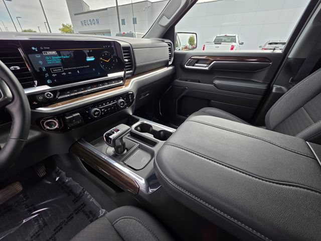Used 2024 Chevrolet Silverado 1500 LT AWD/4WD image 24