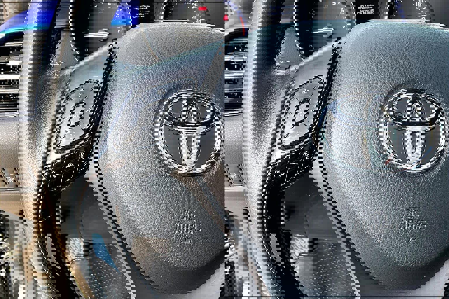 Used 2022 Toyota C-HR XLE image 23