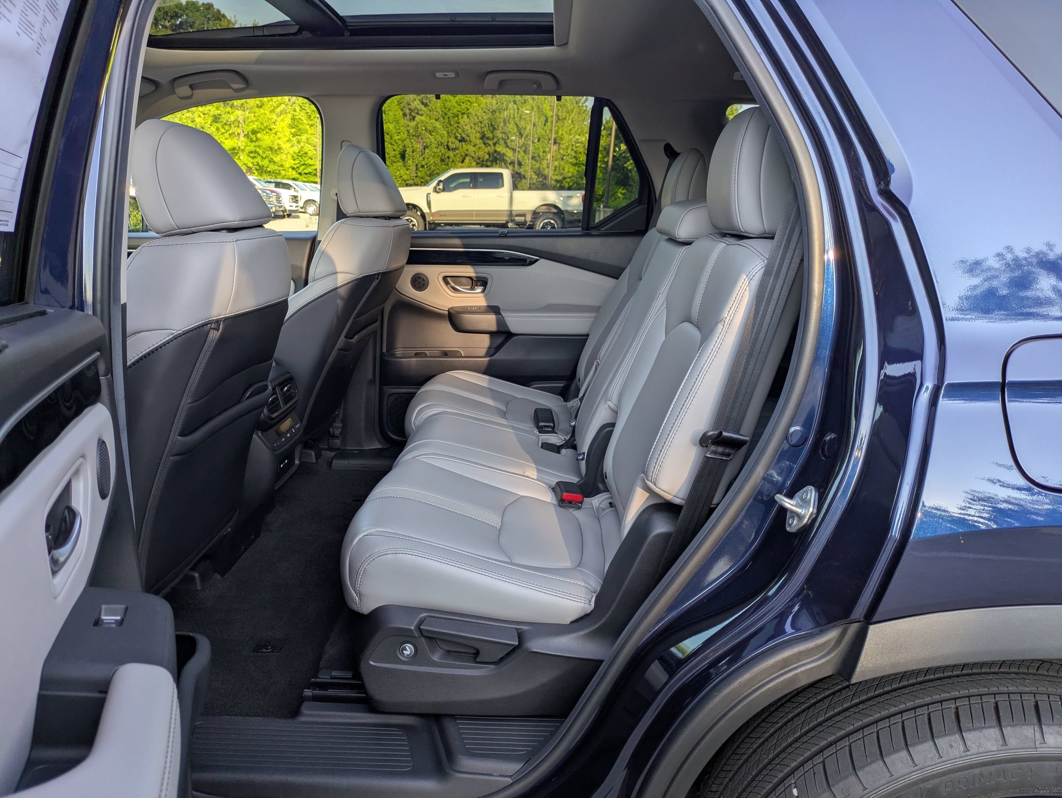 Used 2025 Honda Pilot Touring image 29