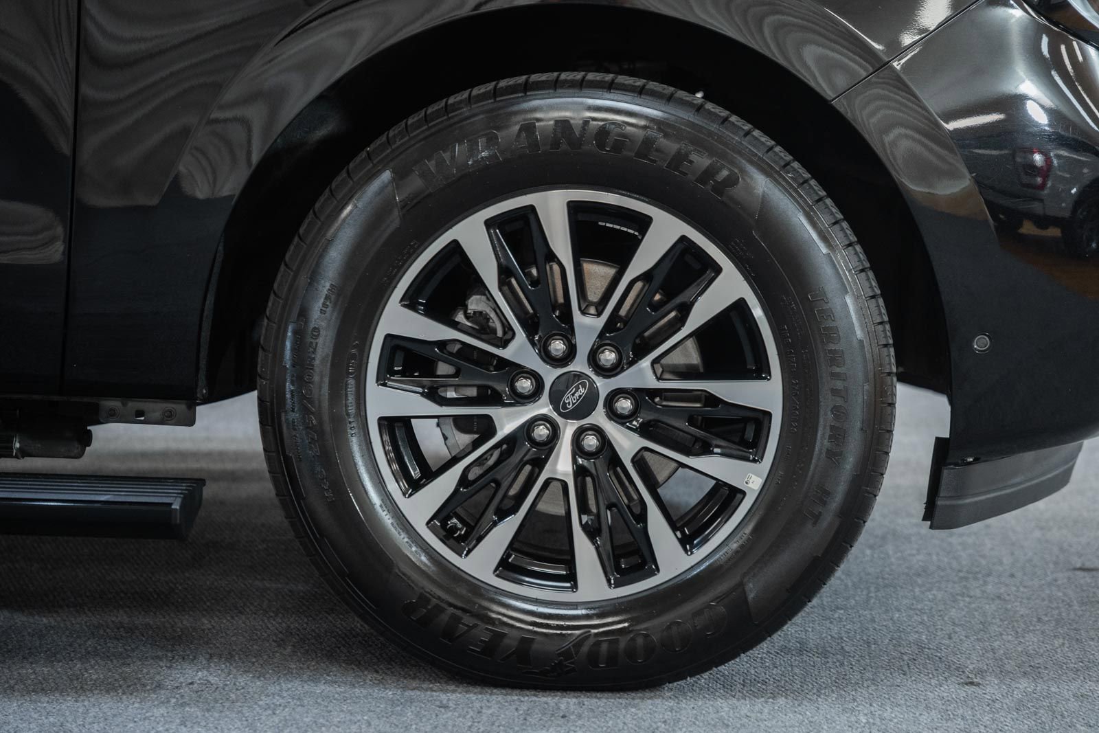 Certified 2025 Ford Expedition Max Platinum image 27