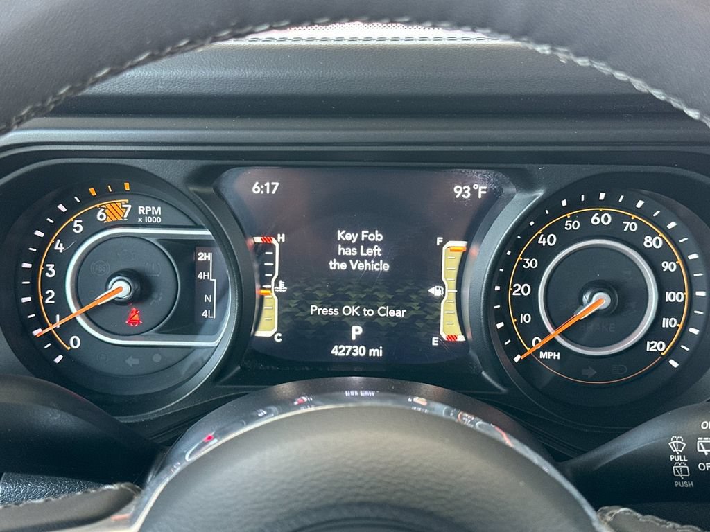 Used 2025 Jeep Wrangler Unlimited Sahara AWD/4WD image 23