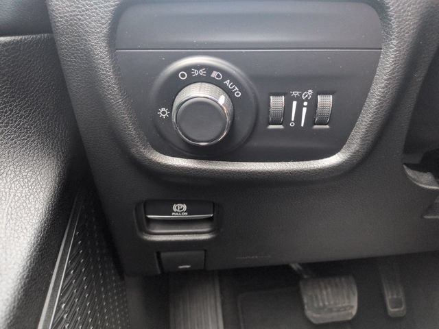 Used 2023 Jeep Grand Cherokee Altitude AWD/4WD image 31