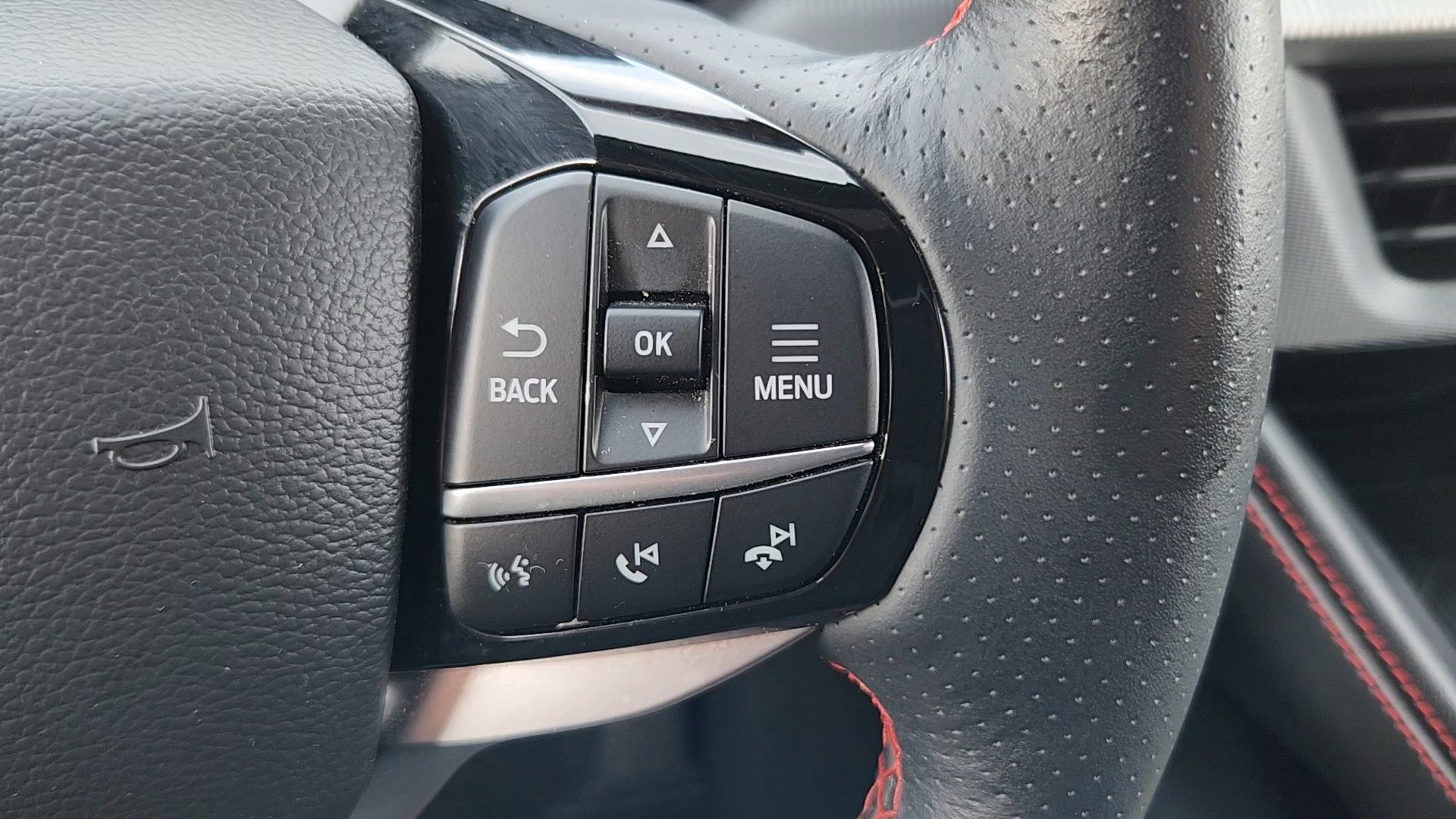 Certified 2025 Ford Explorer ST-Line image 13