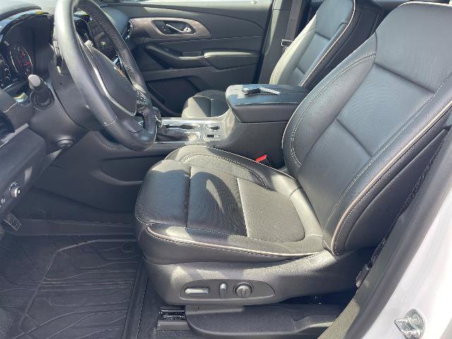 Used 2023 Chevrolet Traverse Premier FWD image 16