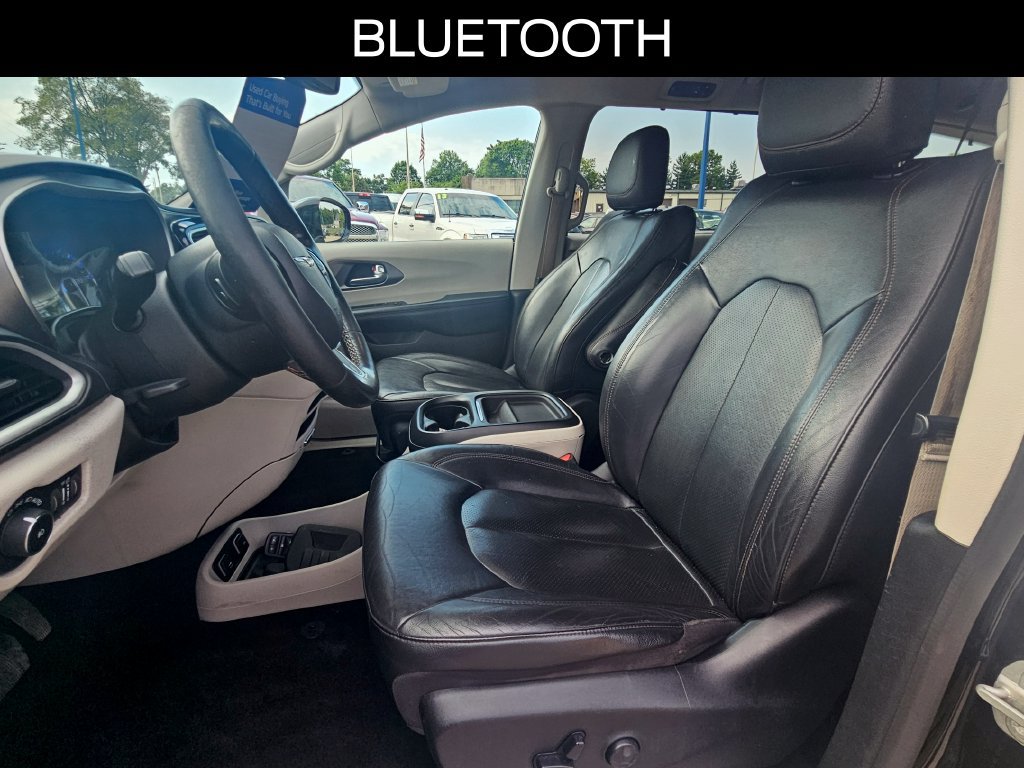 Used 2020 Chrysler Pacifica Touring-L FWD image 15