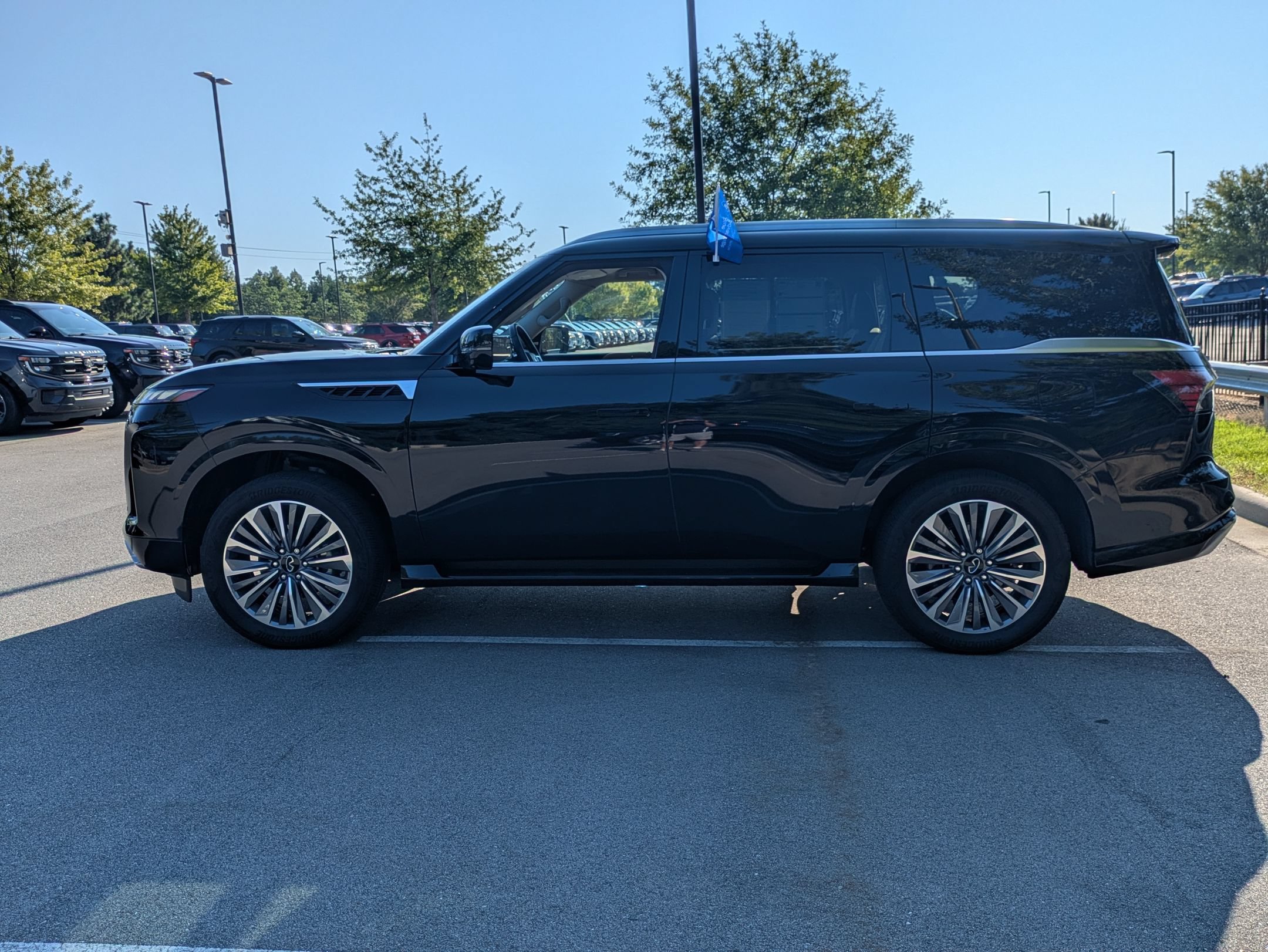 Used 2025 INFINITI QX80 Luxe AWD/4WD image 7