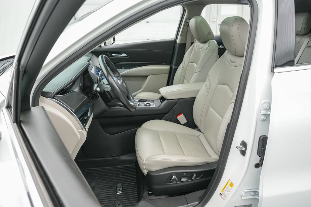 Used 2023 Cadillac XT4 Premium Luxury FWD image 11