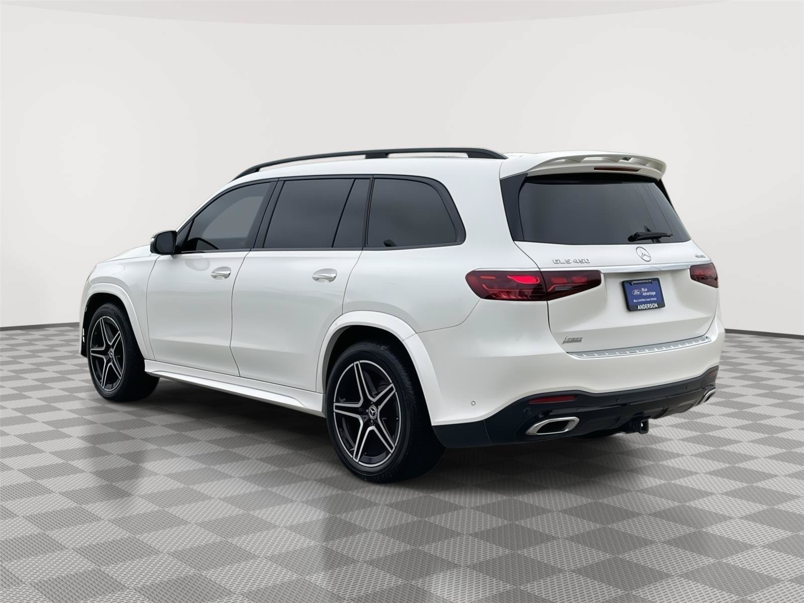 Used 2024 Mercedes-Benz GLS 450 4MATIC image 9