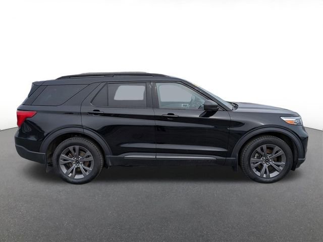 Certified 2021 Ford Explorer XLT w/ Equipment Group 202A AWD/4WD image 4