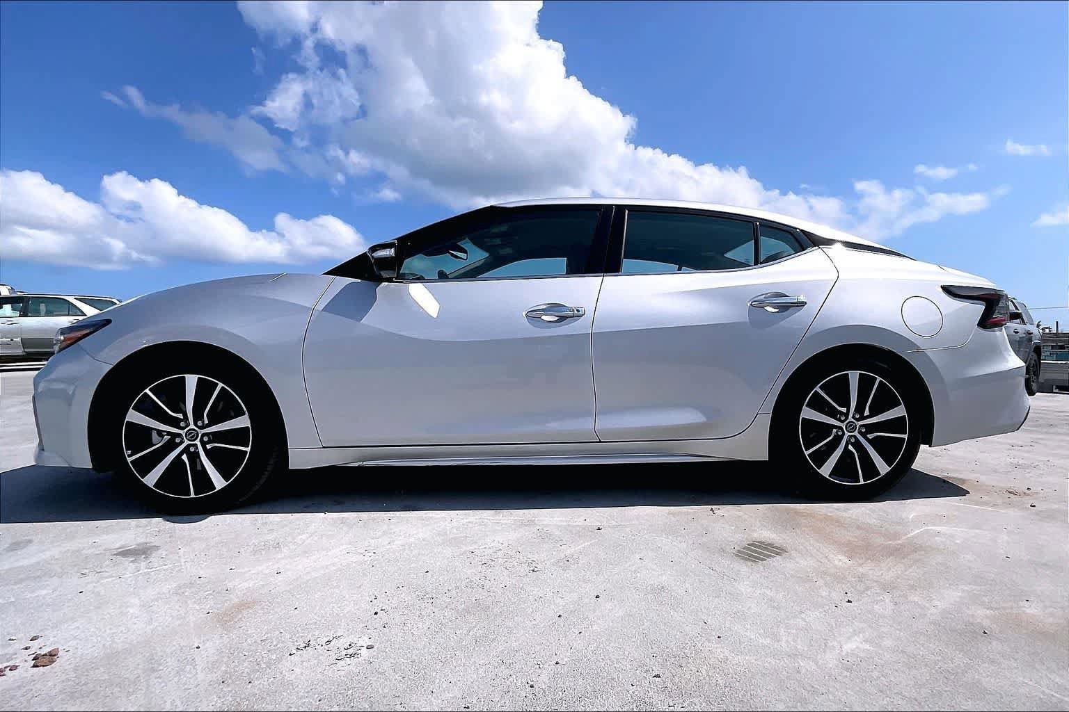 Used 2023 Nissan Maxima SV w/ Floor Mat Group FWD image 3