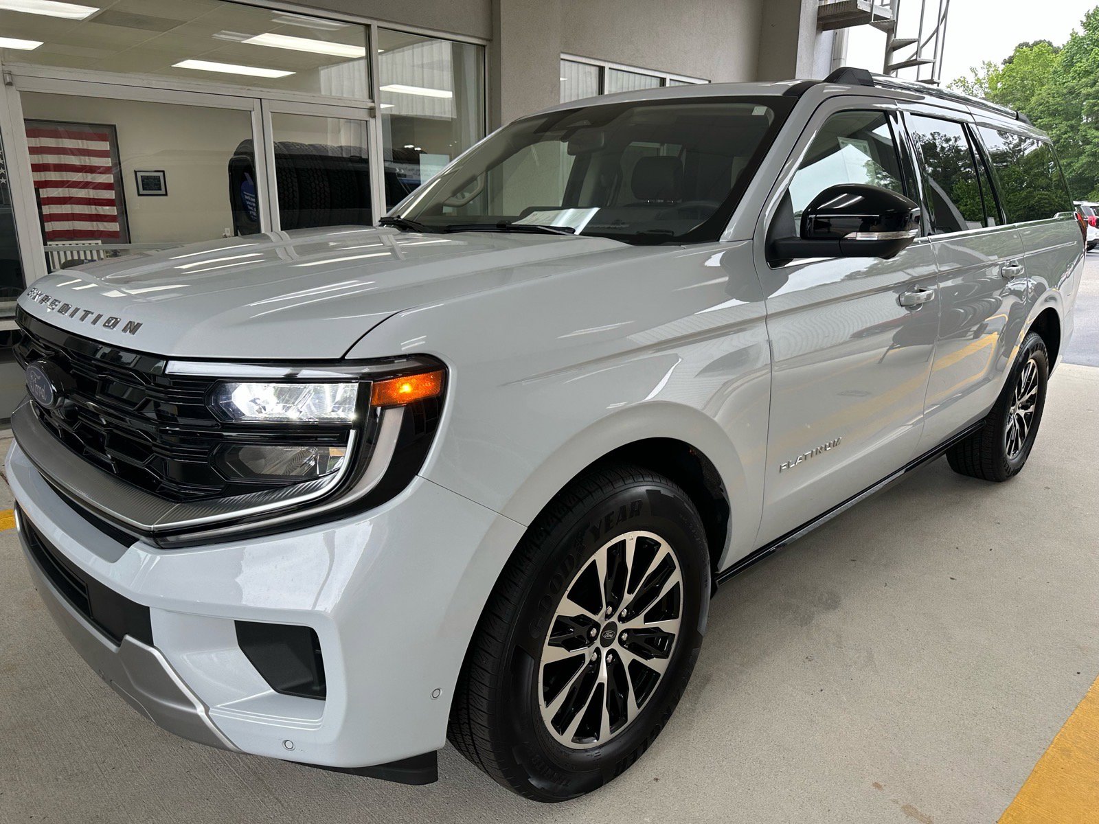 Certified 2025 Ford Expedition Max Platinum AWD/4WD image 3
