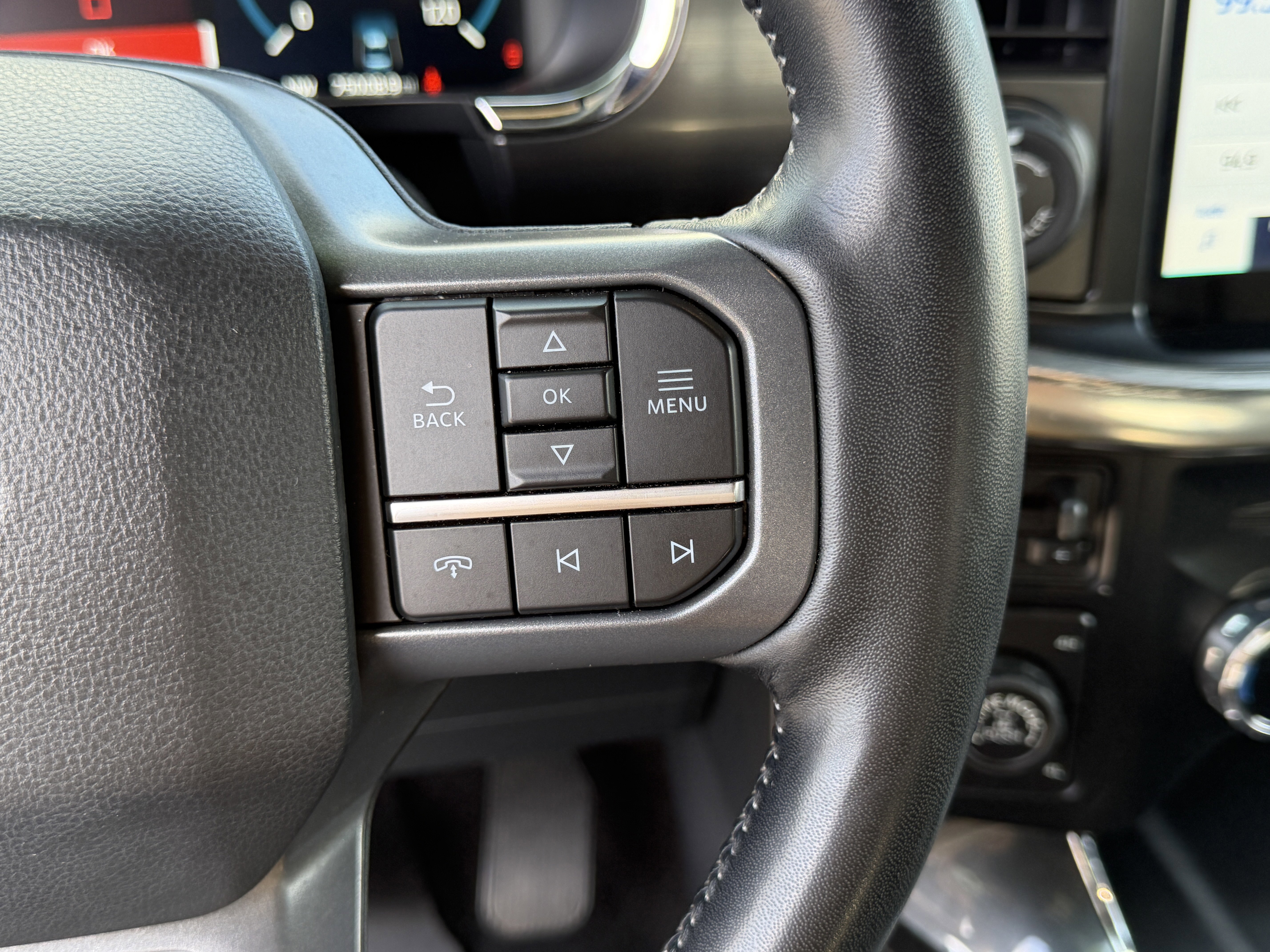 Certified 2022 Ford F150 Lariat w/ Equipment Group 502A High image 18