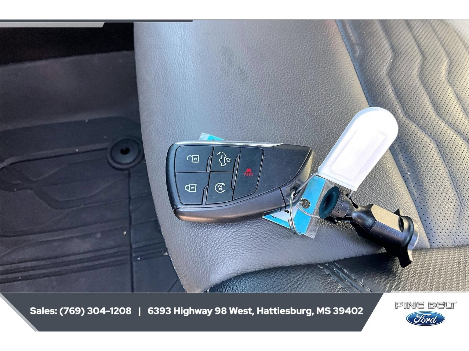 Used 2024 Chevrolet Silverado 1500 ZR2 w/ Technology Package AWD/4WD image 9
