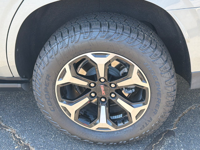 Used 2025 GMC Yukon AT4 w/ AT4 Premium Package AWD/4WD image 21