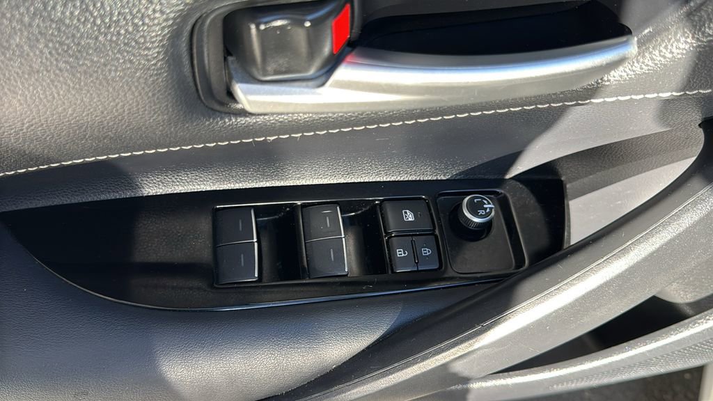 Used 2021 Toyota Corolla SE w/ Carpet Mat Package (TMS) FWD image 19