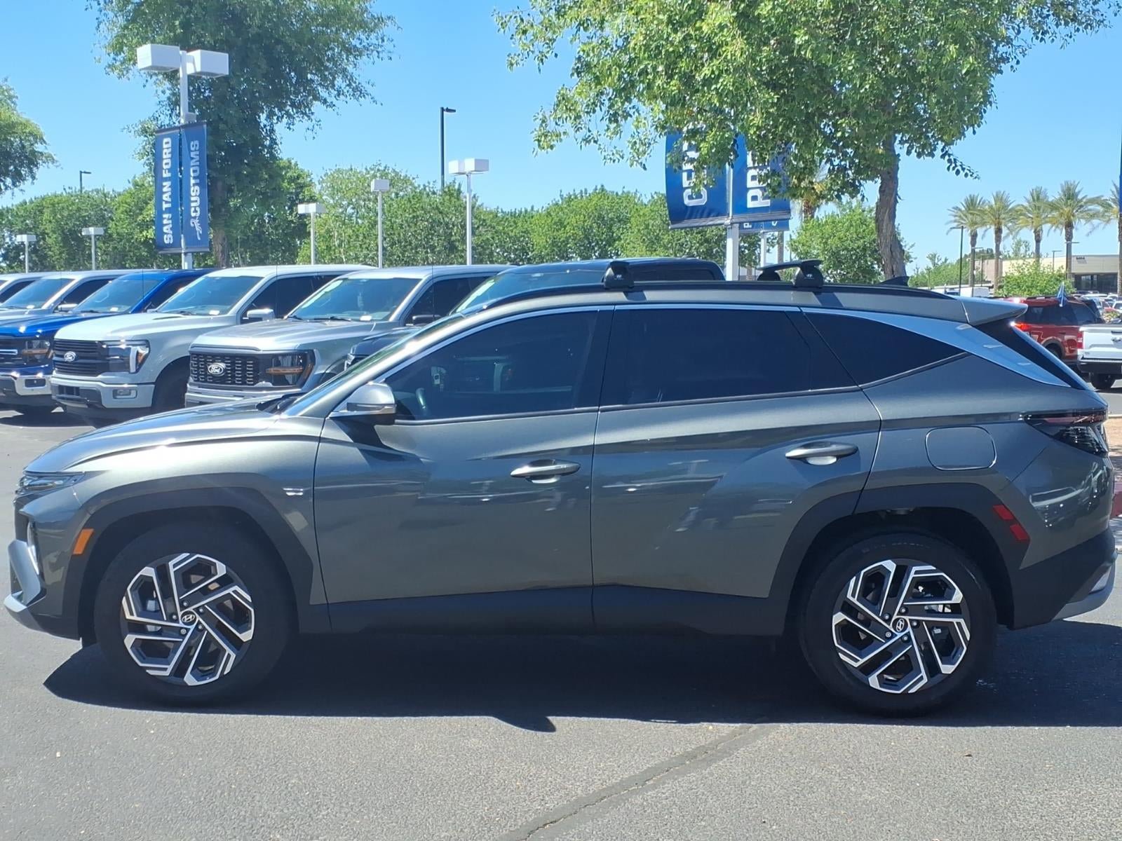 Used 2025 Hyundai Tucson Limited AWD/4WD image 3