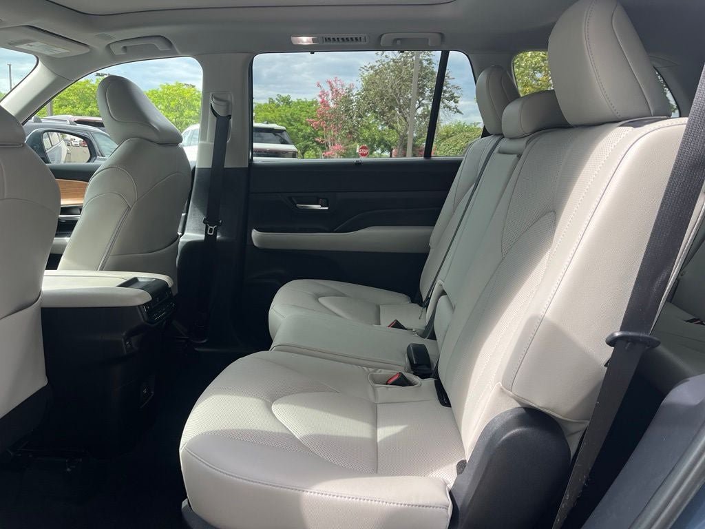 Used 2025 Toyota Grand Highlander FWD image 12