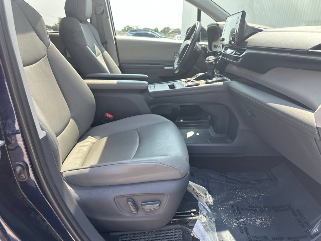 Used 2021 Toyota Sienna XLE w/ XLE Plus Package FWD image 29