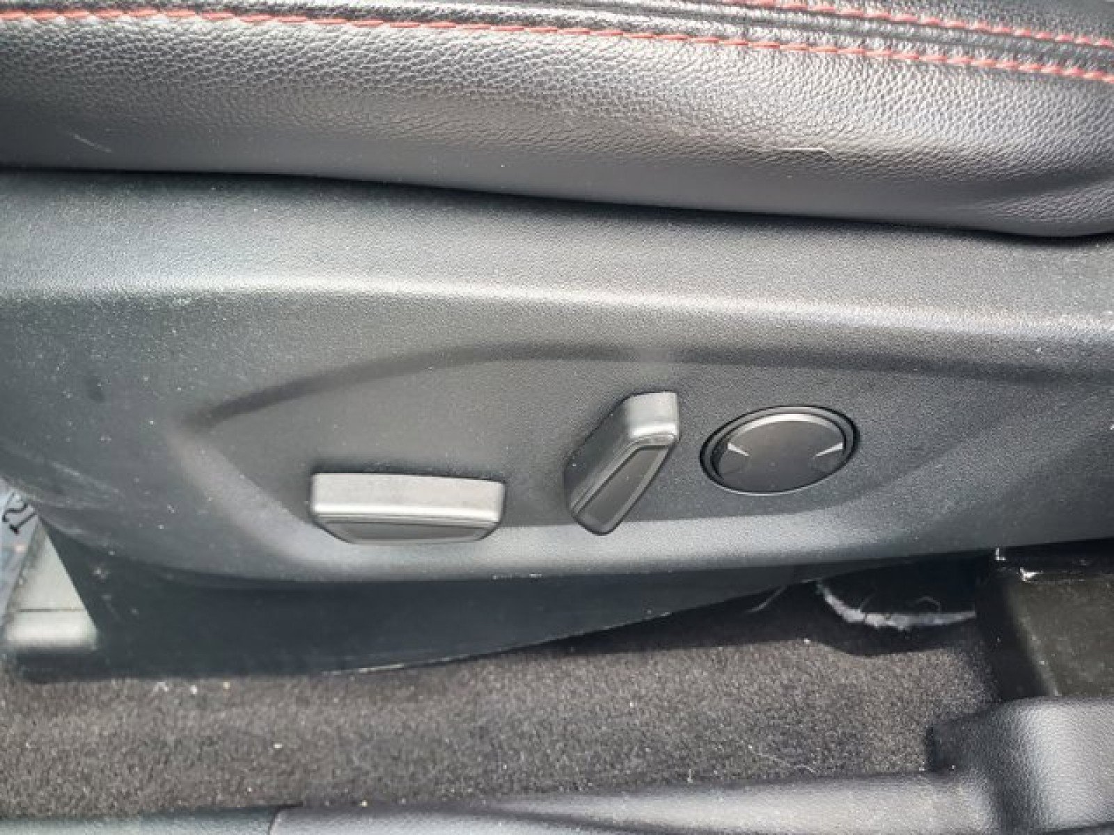 Certified 2019 Ford Explorer XLT w/ Equipment Group 202A FWD image 10