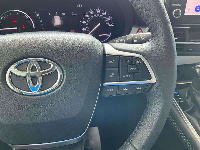 Used 2025 Toyota Sienna XLE FWD image 13
