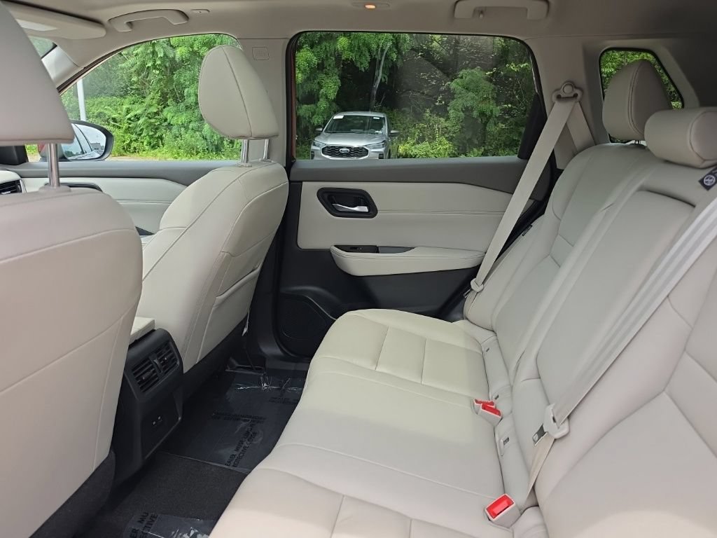 Used 2023 Nissan Rogue SL AWD/4WD image 11
