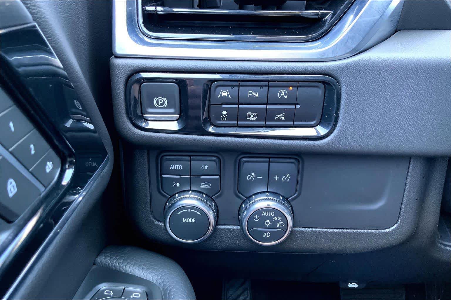 Used 2025 GMC Yukon Denali AWD/4WD image 35