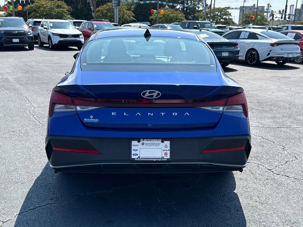 Used 2024 Hyundai Elantra SEL FWD image 4