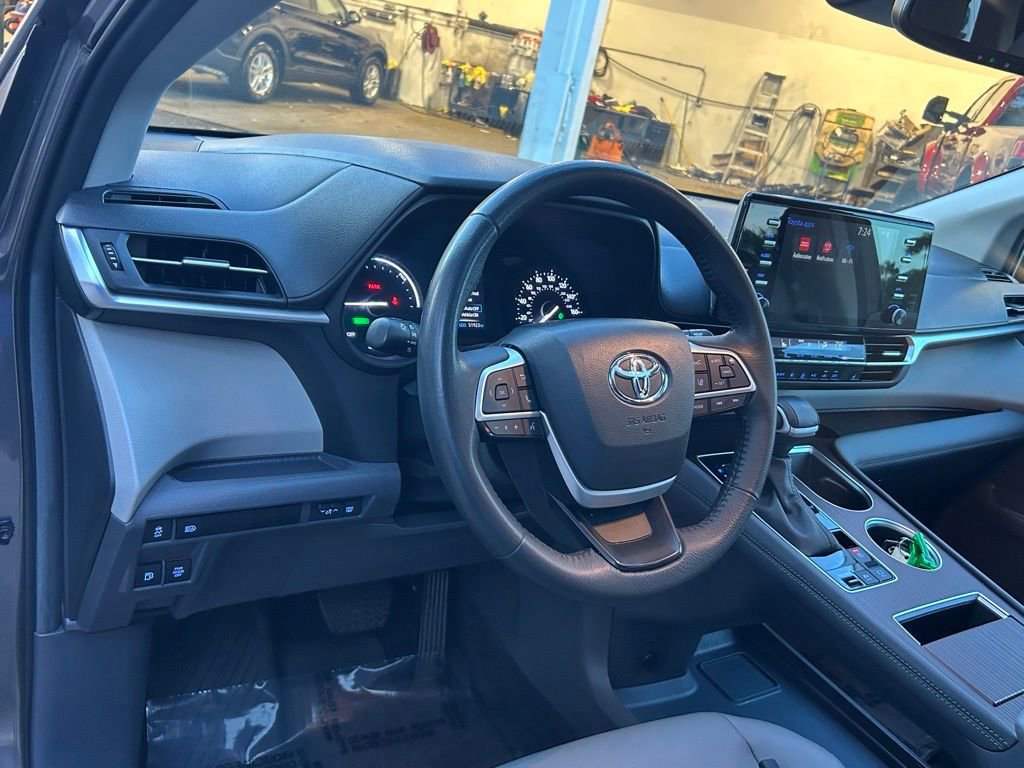 Used 2024 Toyota Sienna XLE image 34
