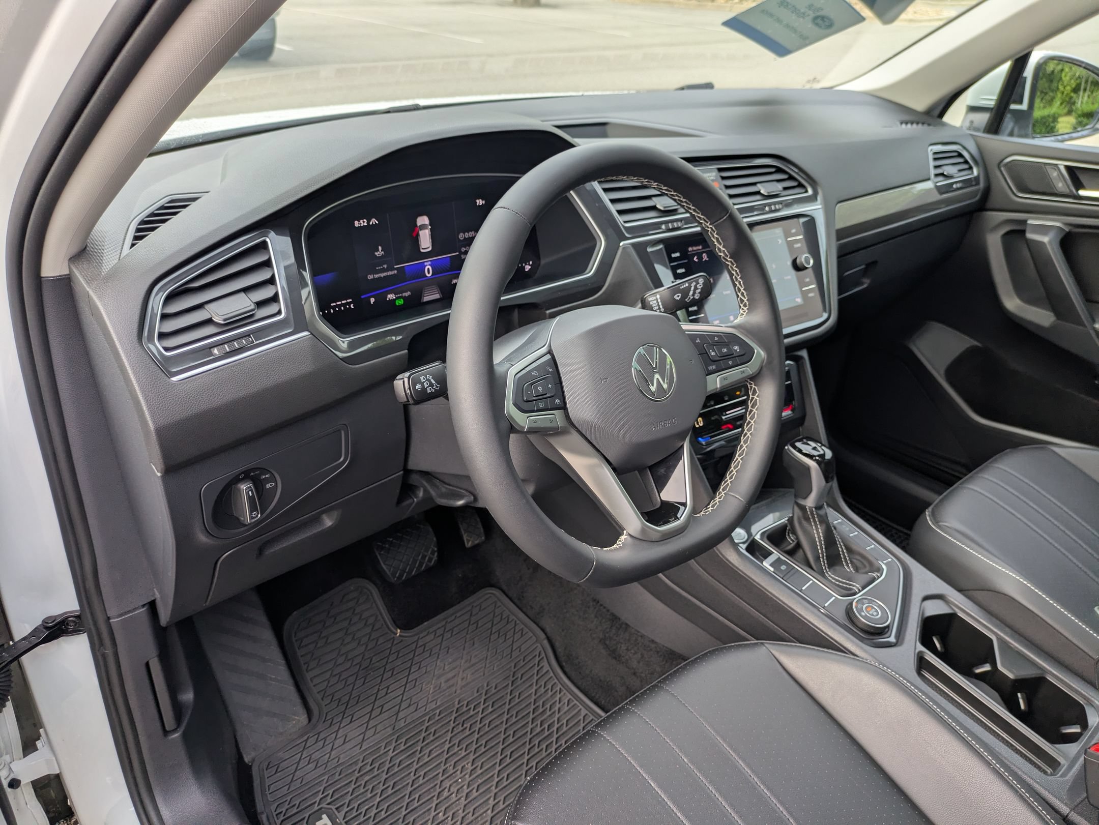 Used 2024 Volkswagen Tiguan SE w/ Panoramic Sunroof Package AWD/4WD image 14