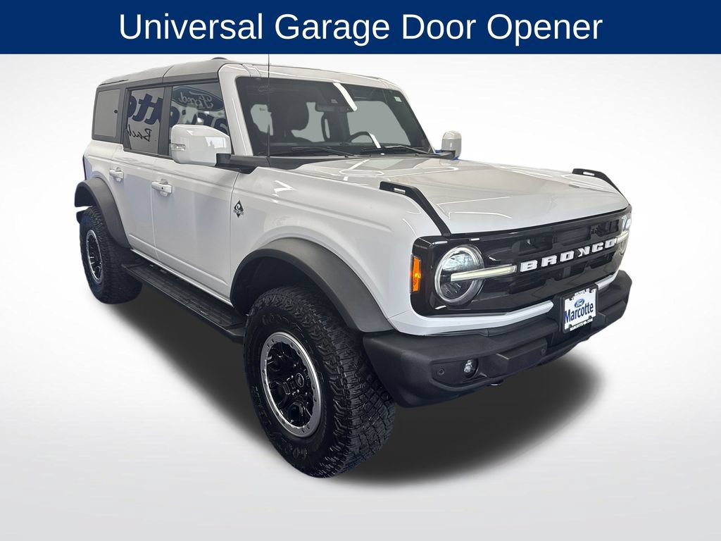 Certified 2022 Ford Bronco Outer Banks w/ Sasquatch Package AWD/4WD image 8
