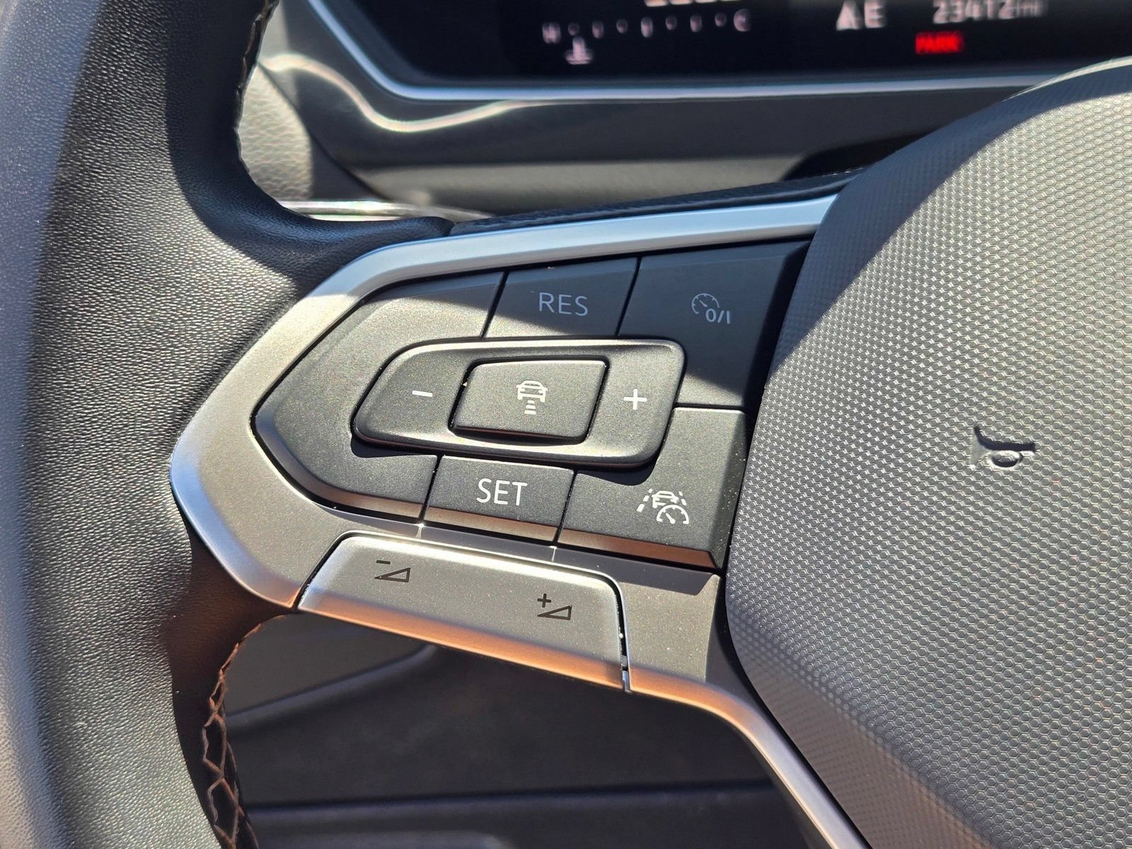Used 2024 Volkswagen Tiguan SE AWD/4WD image 23