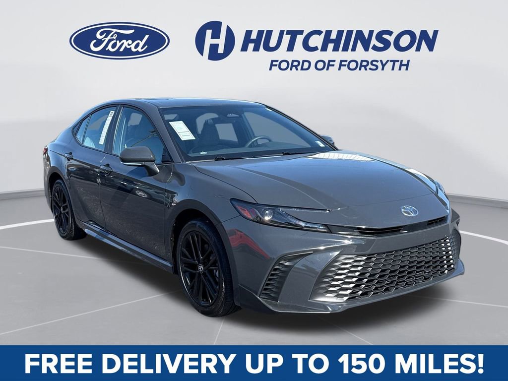 Used 2025 Toyota Camry SE image 1