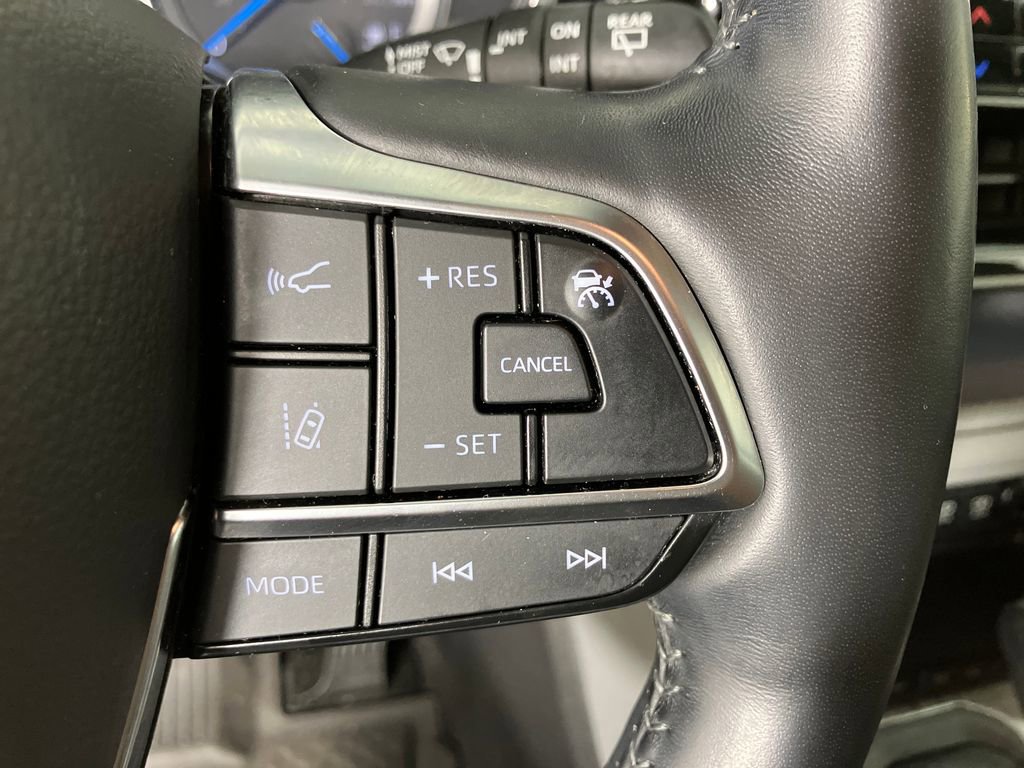 Used 2021 Toyota Highlander Limited image 17